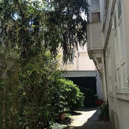 Du Mont Tonnerre Apartment Paris